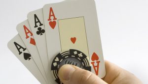 Bermain Permainan Hilo Card Poker